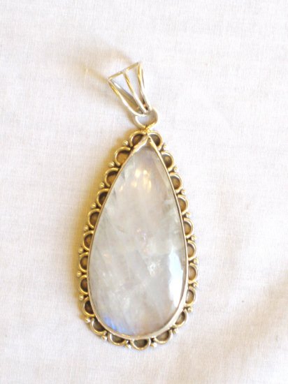 PN427 Moonstone Pendant in Sterling Silver