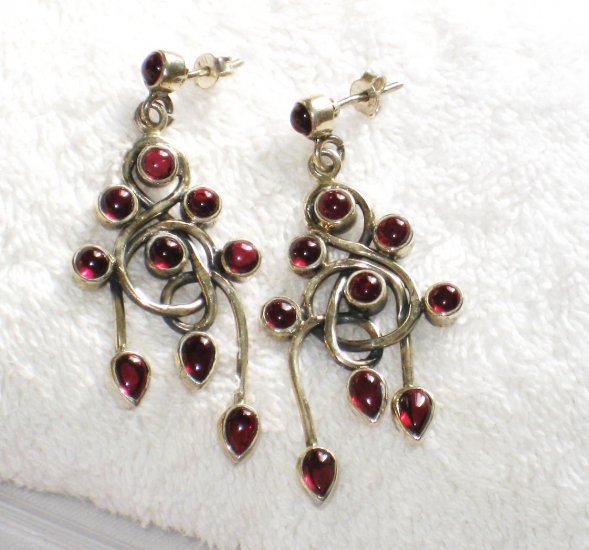 ER073 Garnet Earrings set in sterling silver