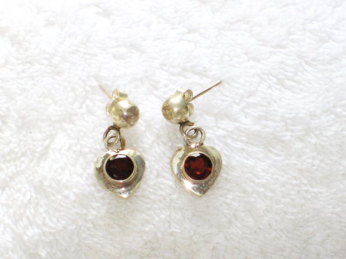 ER080 Garnet Earrings set in sterling silver