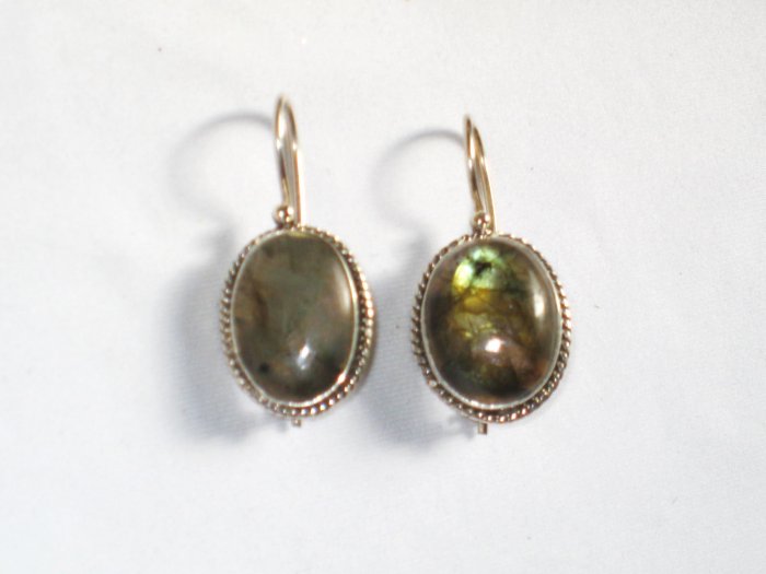 ER066 Labradorite Earrings set in sterling silver