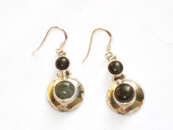 ER090 Labradorite Earrings set in sterling silver