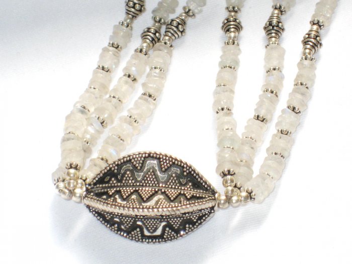 ST047 Moonstone Necklace in Sterling Silver