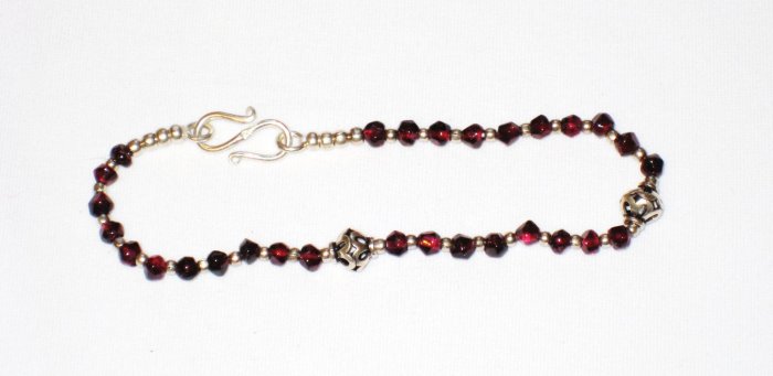 ST186 Garnet Bracelet in Sterling Silver