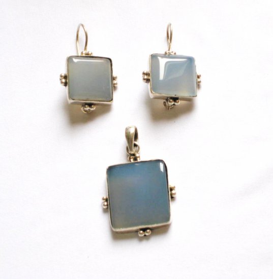 ER106 Chalcedony Pendant and Earrings Set in Sterling Silver