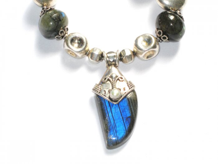 ST037 Labradorite Necklace in Sterling Silver