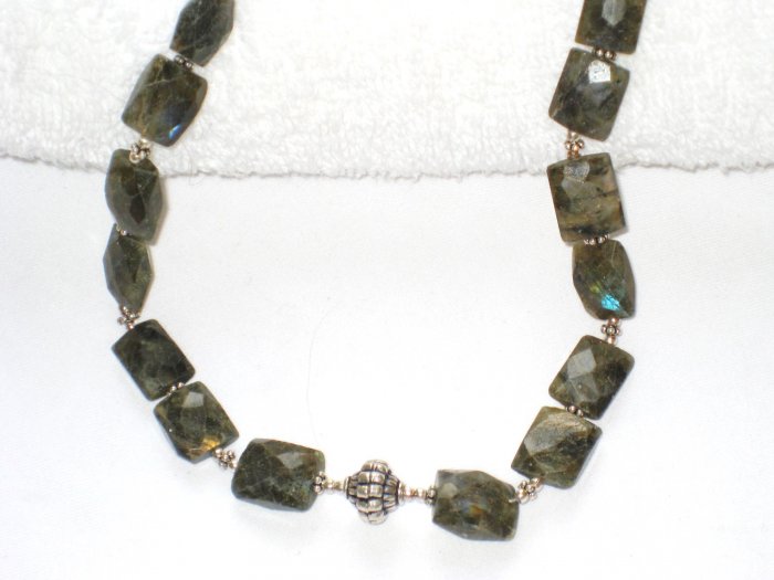 ST099 Labradorite Necklace in Sterling Silver