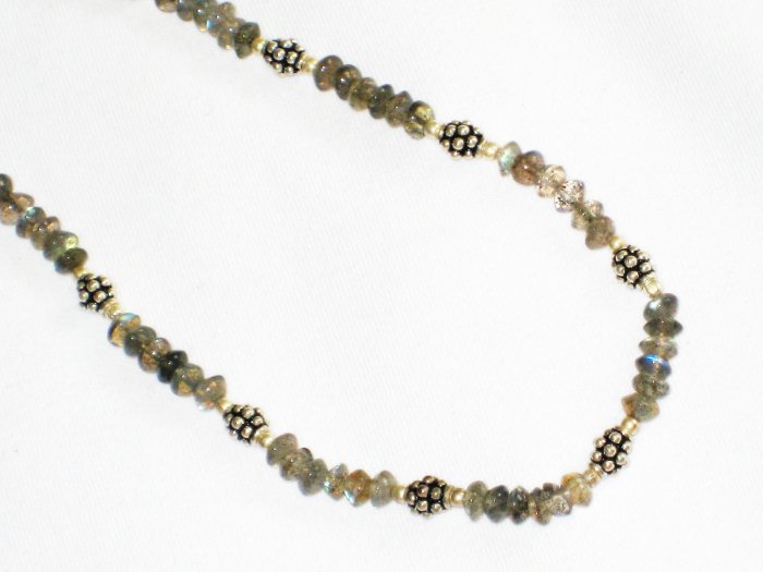 ST651 Labradorite Necklace in Sterling Silver