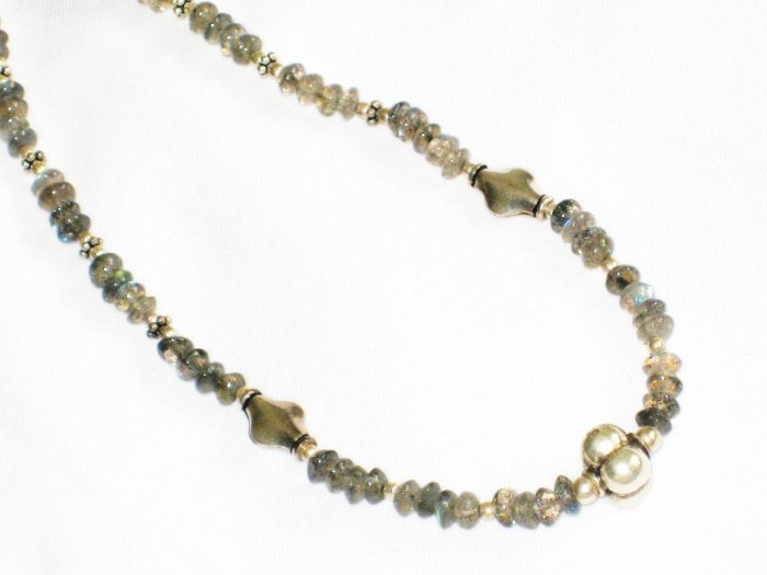 ST658 Labradorite Necklace in Sterling Silver