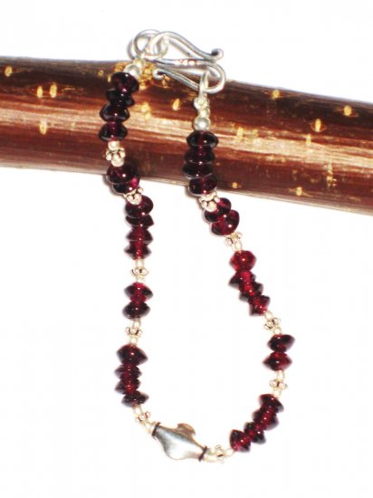 ST479 Garnet Bracelet in Sterling Silver