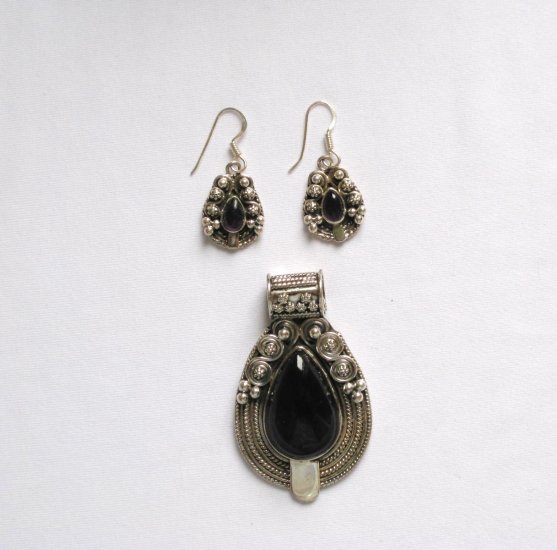 ER107 Garnet Pendant and Earrings Set in Sterling Silver