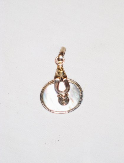 PN095 Mother of Pearl Pendant in Sterling Silver