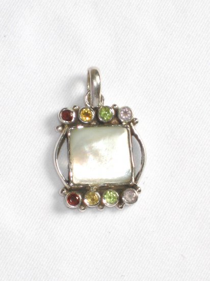 ST221 Mother of Pearl Pendant in Sterling Silver