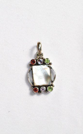 ST237 Mother of Pearl Pendant in Sterling Silver
