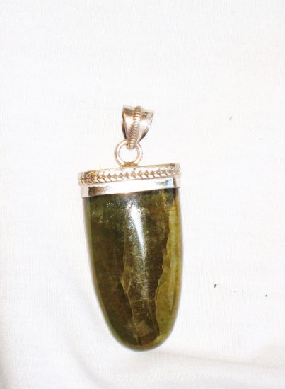PN090 Agate Pendant in Sterling Silver