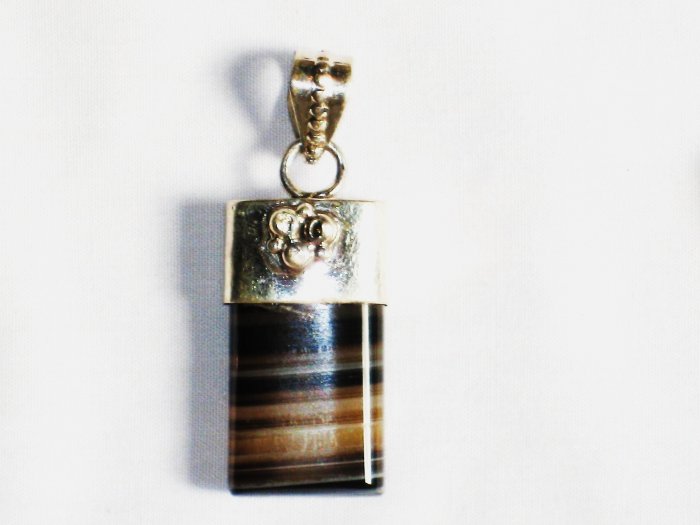 PN211 Agate Pendant in Sterling Silver