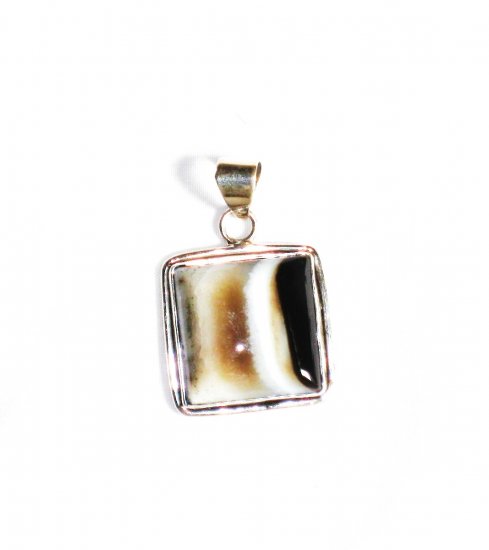 PN217 Agate Pendant in Sterling Silver