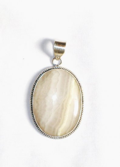 PN235 Agate Pendant in Sterling Silver