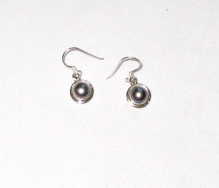 ER022 Black Pearl Earrings set in sterling silver