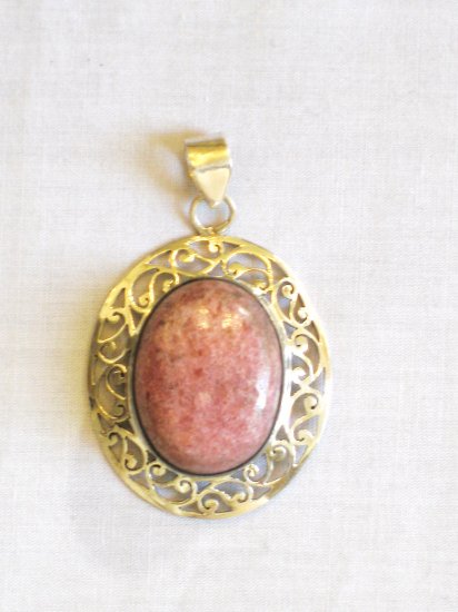 PN432 Pink Agate Pendant in Sterling Silver