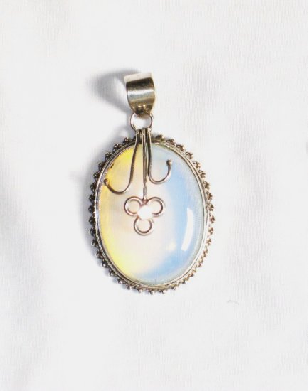 PN185 Moonstone Pendant in Sterling Silver