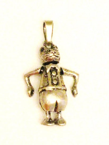 CP028 Cat Pendant in Sterling Silver