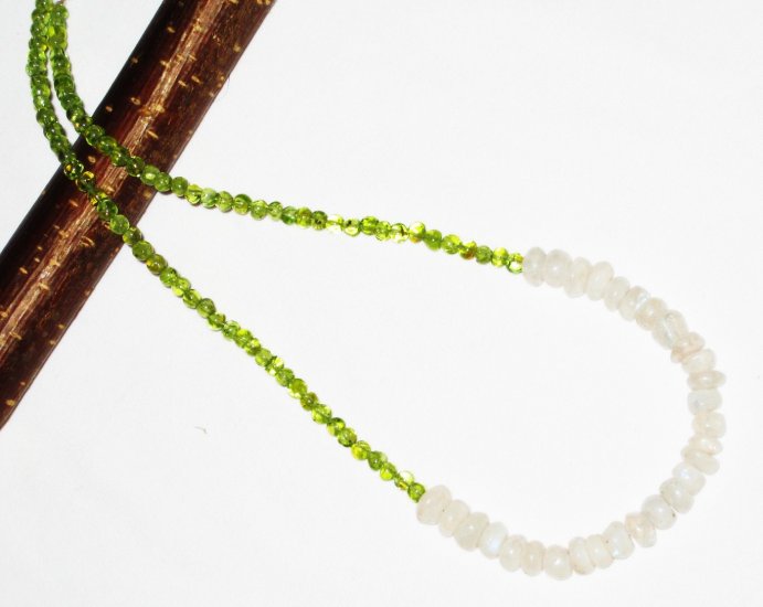 ST553 Peridot and Moonstone Necklace in Sterling Silver