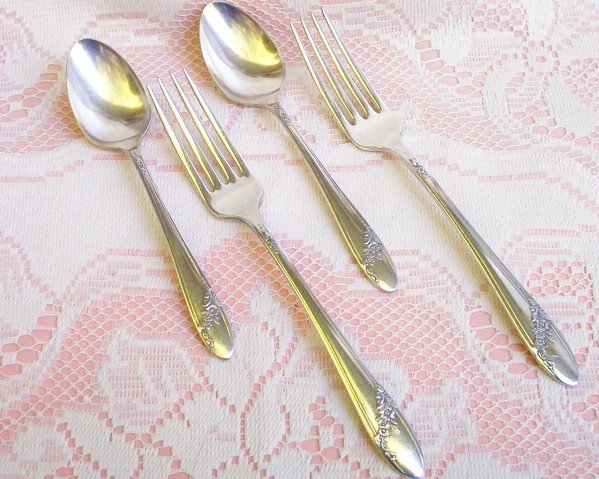 Oneida Tudor Silverplate âCommunityâ Forks & Spoons FREE SHIPPING!