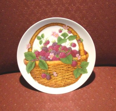Avon Summer Fruit Collection Plate ~ Raspberries FREE SHIPPING!