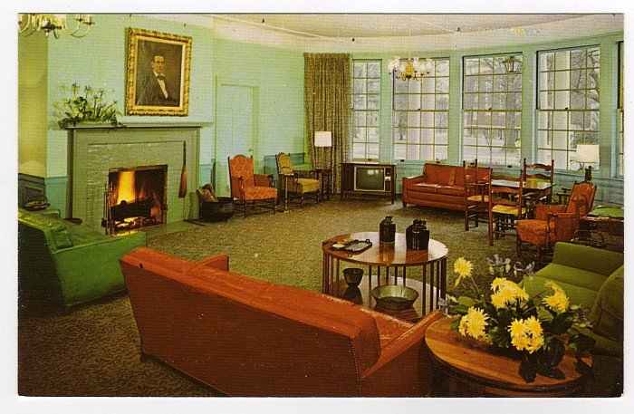 Boone Tavern Hotel The Lincoln Lounge Berea, KY 1955 Postcard Curteichcolor