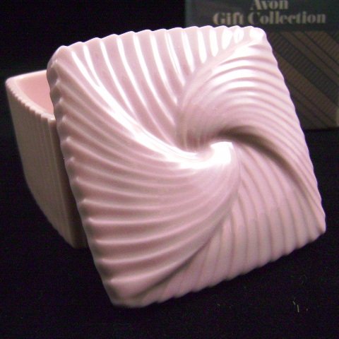 1985 Avon Fluted Porcelain Trinket Box in Dusty Pink
