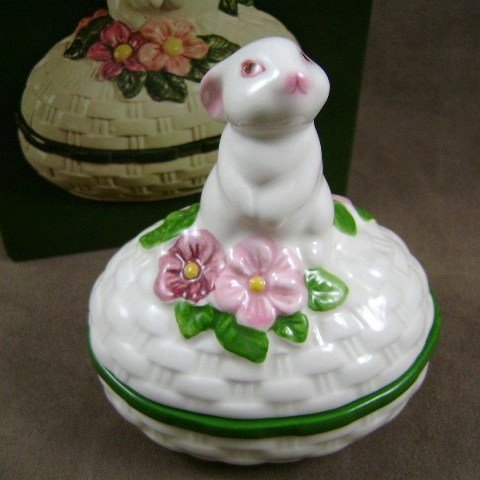 1982 Avon Bunny Luv Hand Painted Ceramic Trinket Box