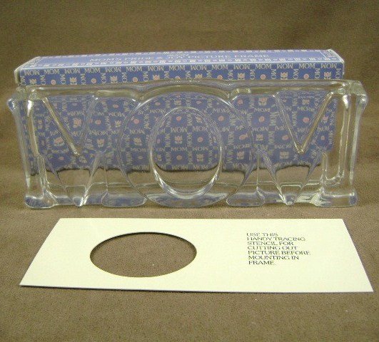 1983 Avon Mom's Glass Pride and Joy Picture Frame