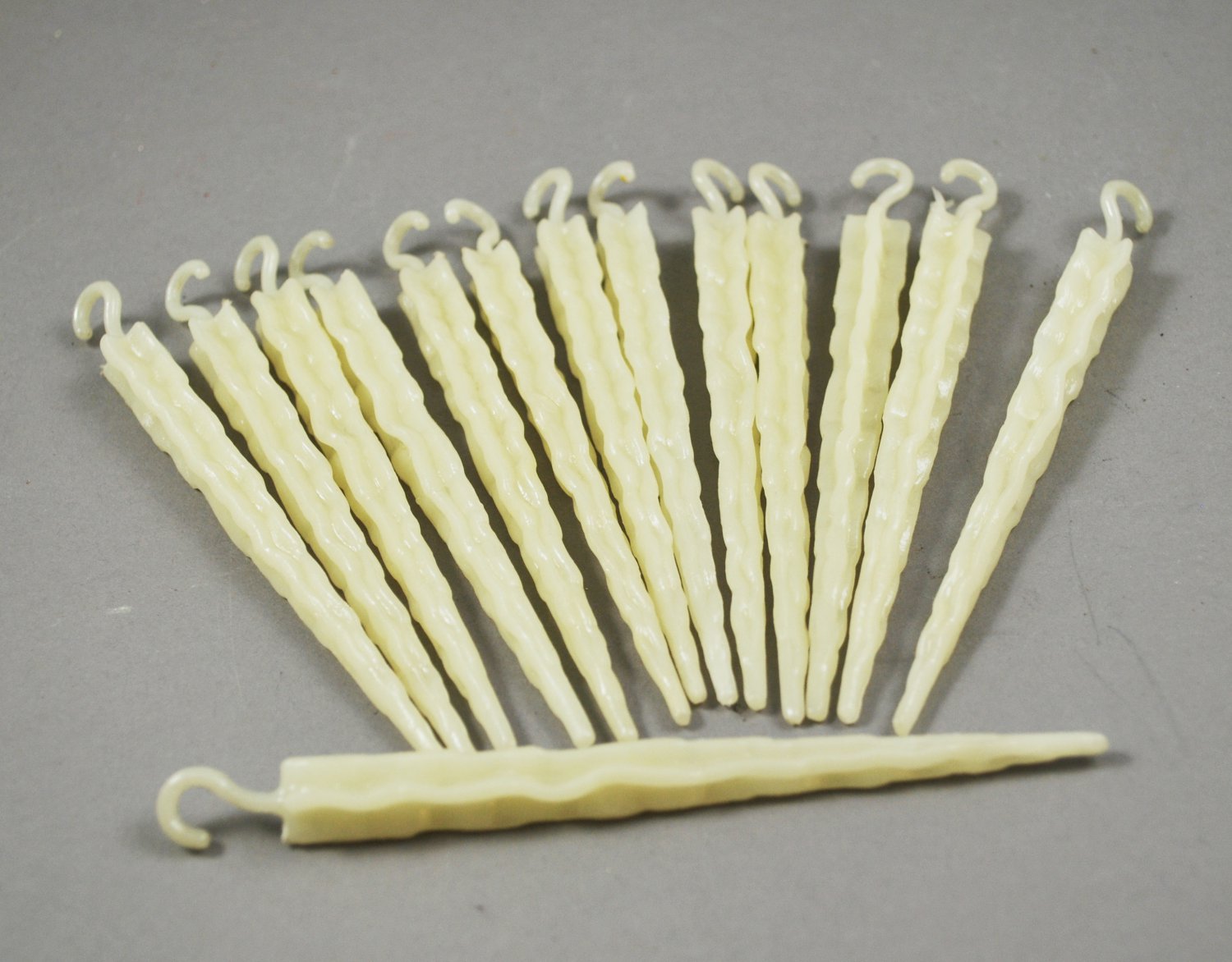 Set of 14 Glow In The Dark Vintage Luminescent Christmas Tree White Icicles