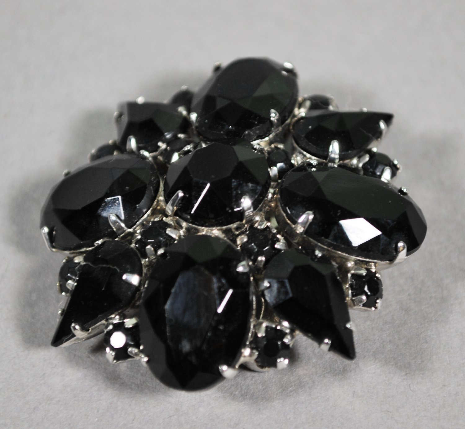 Vintage Jewelry Black Bead in Silvertone Setting Brooch or Pin
