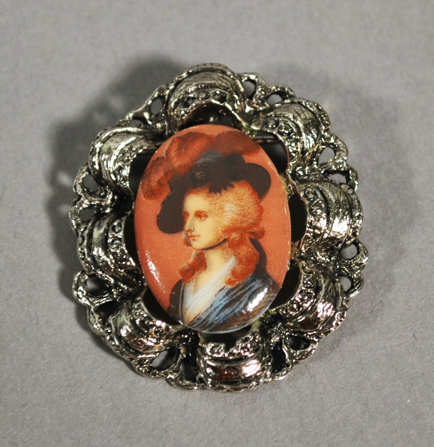 Vintage Brooch 17th Century Male Plume Hat in Silvertone Ribbon Metal Setting