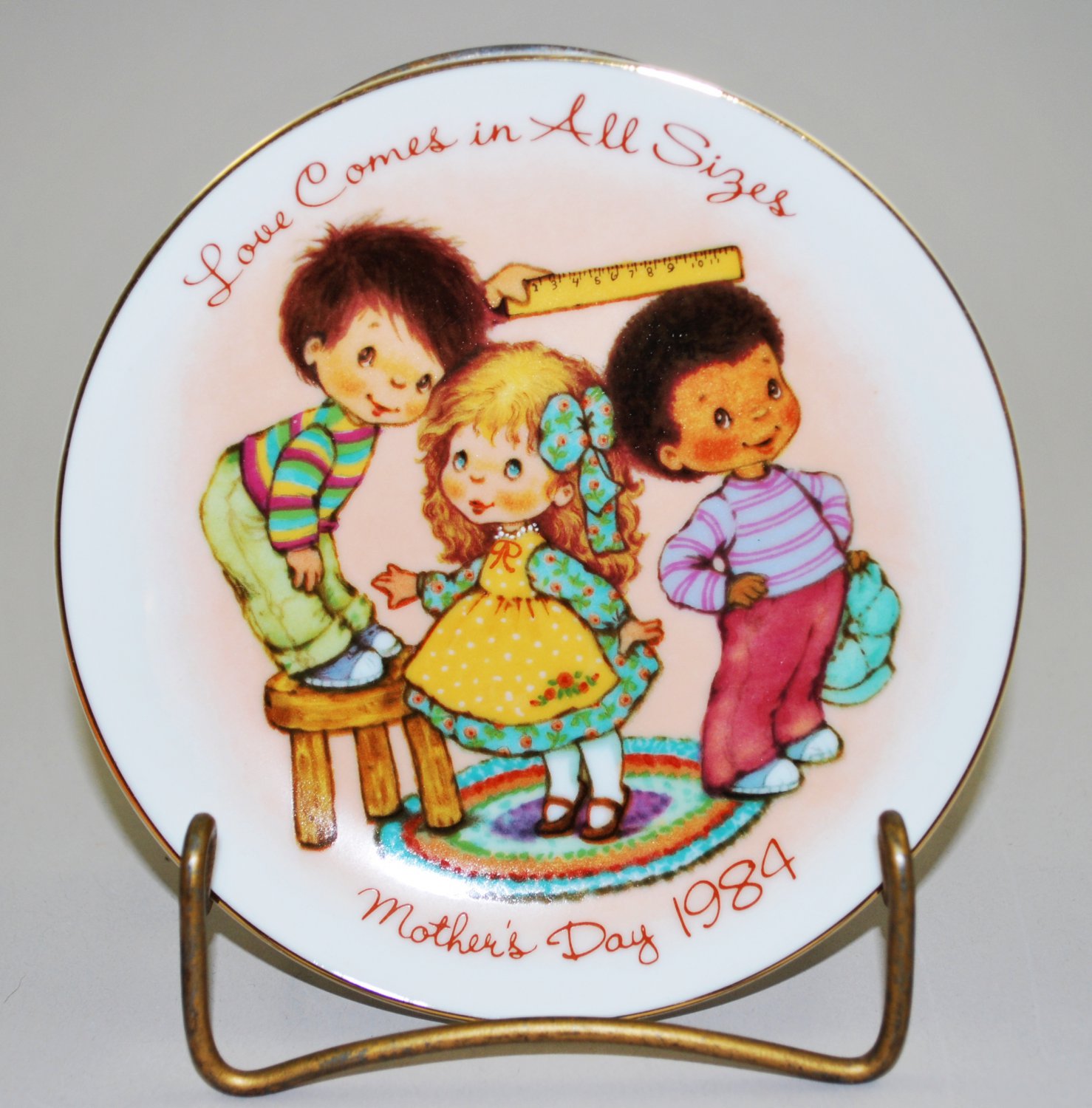 Avon 1984 Mother's Day Plate Love Comes In All Sizes