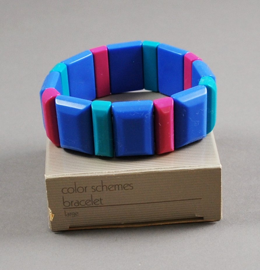 1986 Avon Color Schemes Plastic Stretch Bracelet