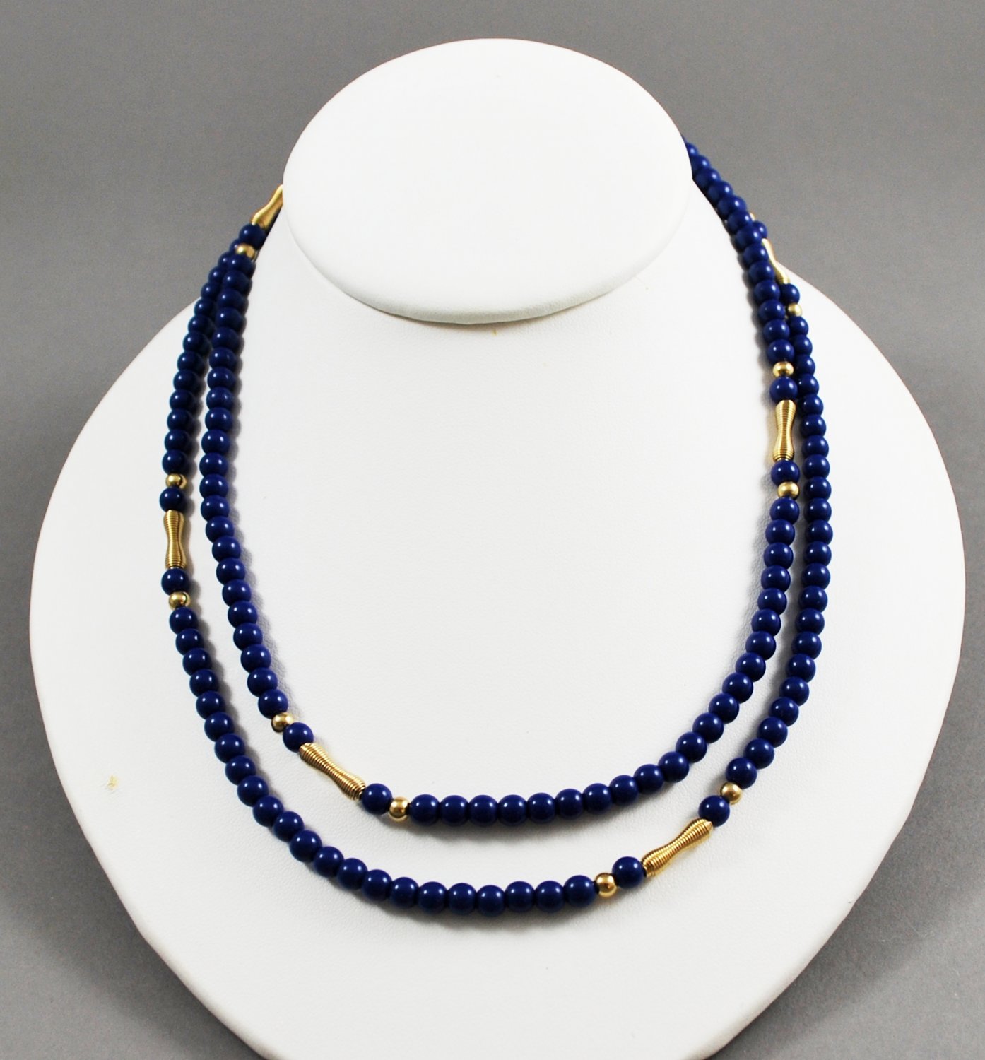 1981 Avon Jewelry Royal Azura Simulated Lapis Lazuli Blue Beaded Necklace