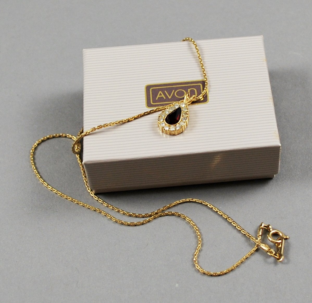 1985 Avon July Birthstone Sparkle Pendant in Simulated Ruby Necklace