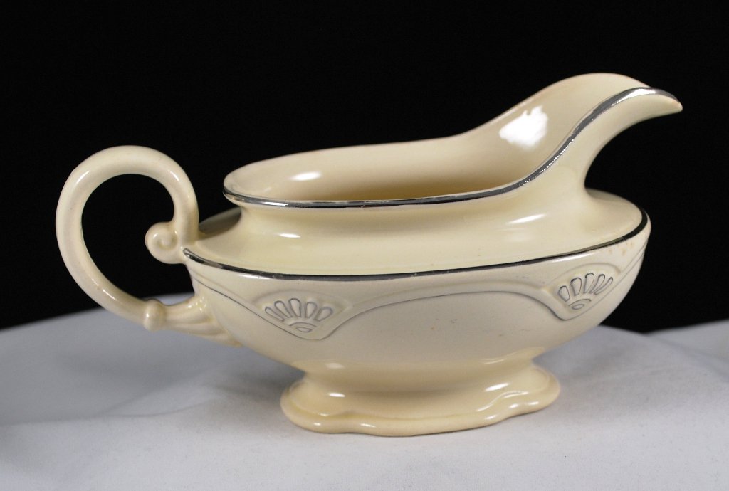 Homer Laughlin Dinnerware W134 Gravy Sauce Boat Platinum Trim Marigold Shape