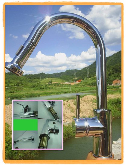 One handle kitchen faucet with pulldown spout