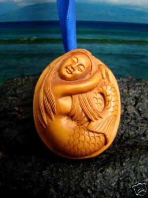 SWEET HAWAII MERMAID PENDANT MINIATURE HAND CARVED PEACH TREE WOOD FREE GIFTS & USA SHIPPING