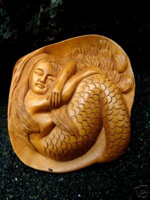 " MERMAID IN SHELL " CARVING / PENDANT PEACH TREE WOOD ! FREE GIFTS & USA SHIPPING