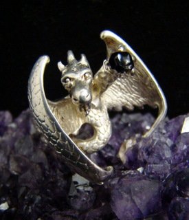 DRAGON & BLACK CRYSTAL GEMSTONE RING VINTAGE SZ. 9+ **USA & INTERNATIONAL SHIPPING