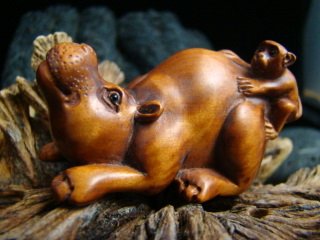 HIPPOPOTAMUS & MONKEY HAWAII KOA WOOD MINIATURE FIQURINE 60MM