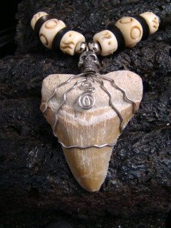 1 3/4" FOSSIL BONE VALLEY MEGALODON SHARK TOOTH NECKLACE Antique Tibtian Yak Bone & Skull Beads