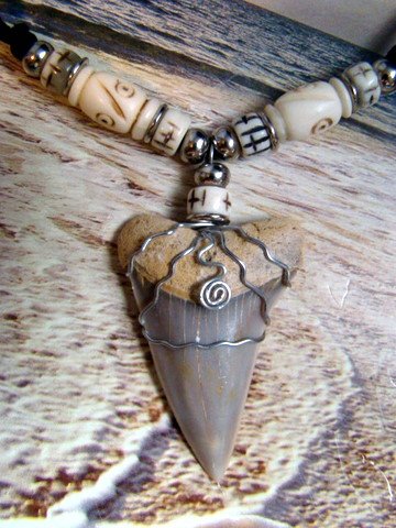 MAKO FOSSIL SHARK TOOTH NECKLACE ANTIQUE YAK BONE BEADS 1 3/4"