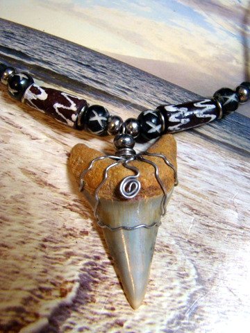 GREAT WHITE FOSSIL SHARK TOOTH NECKLACE ANTIQUE AFRICAN BEADS 2"