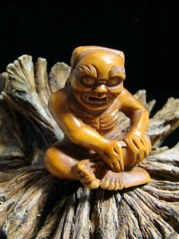 DEMON DEVIL WITCH GOLLUM CARVED WOOD MINIATURE FIGURINE FREE GIFT SILK BAG
