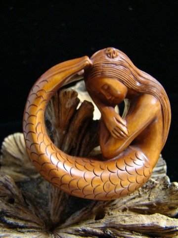 MERMAID BEAUTY W/ PEARL HAND CARVED WOOD MINIATURE 2" FREE GIFT SILK BAG